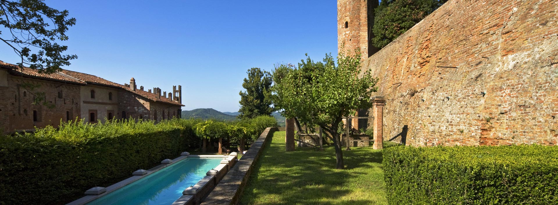 Swimming pool and garden of the Castello di Gabiano